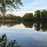 Lakeside Tiny Cozy Retreat